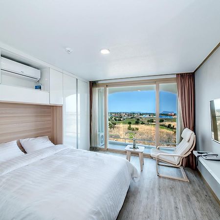 Go To Bed Resort Seogwipo Bagian luar foto