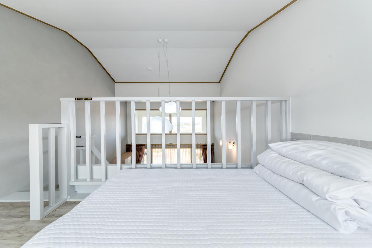 Go To Bed Resort Seogwipo Bagian luar foto