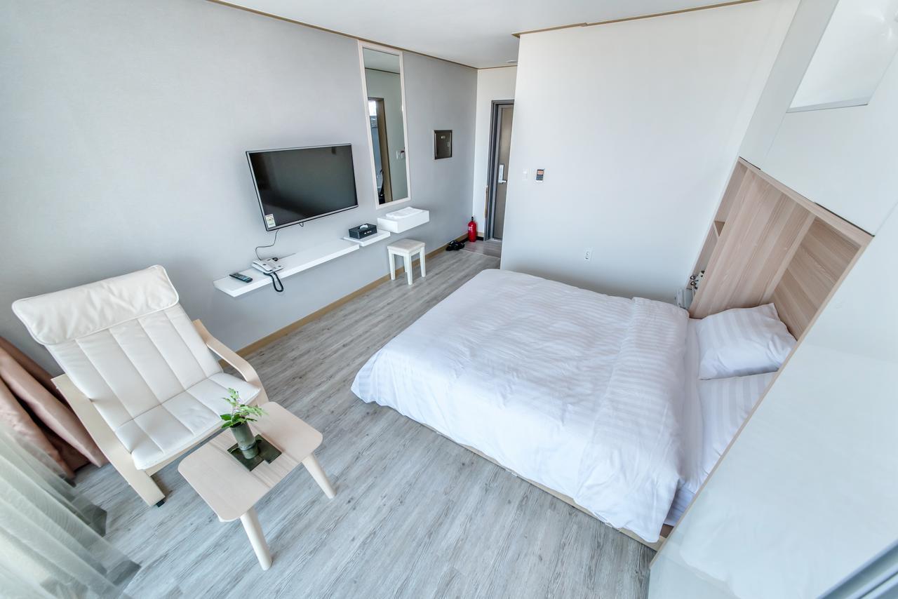 Go To Bed Resort Seogwipo Bagian luar foto