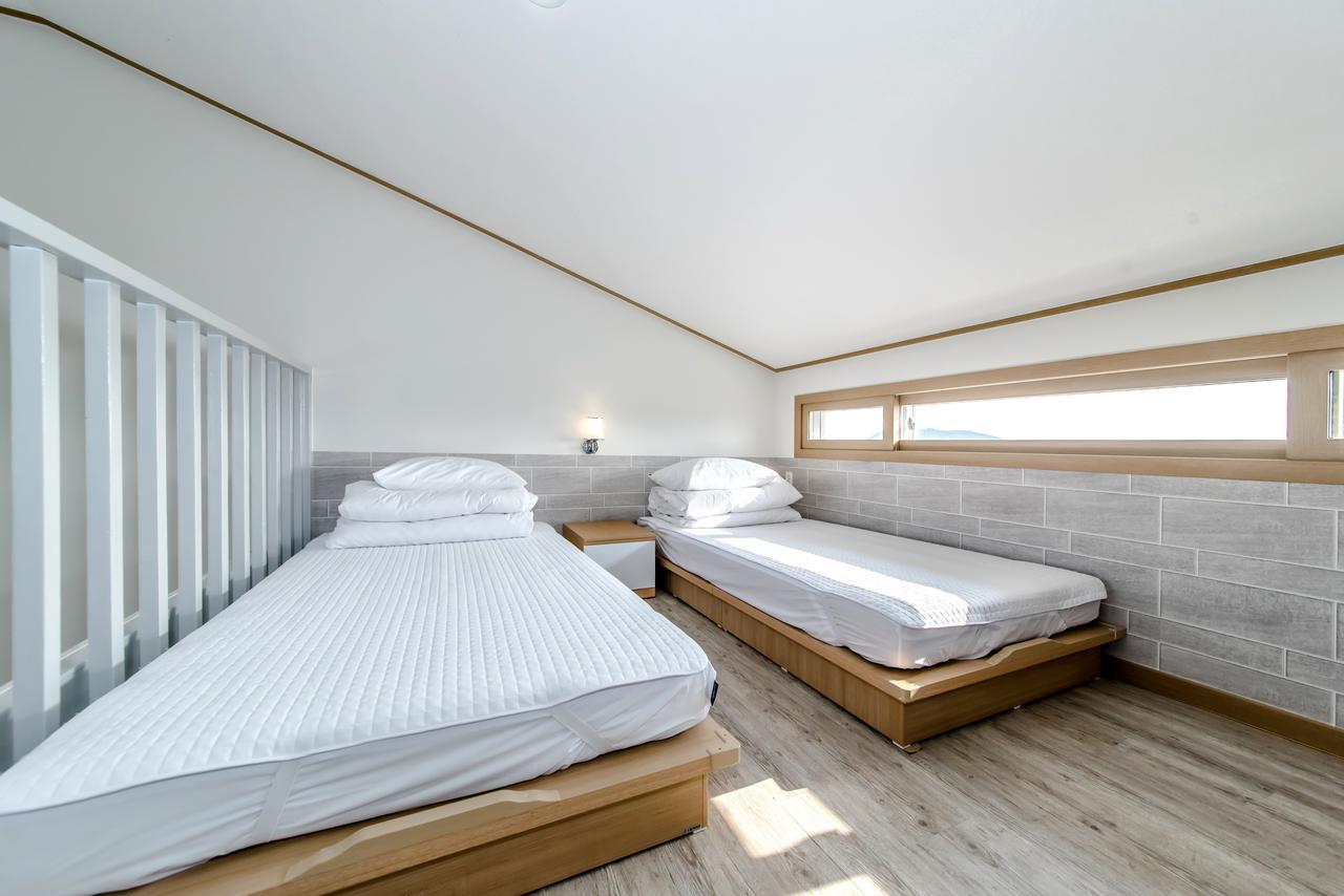 Go To Bed Resort Seogwipo Bagian luar foto