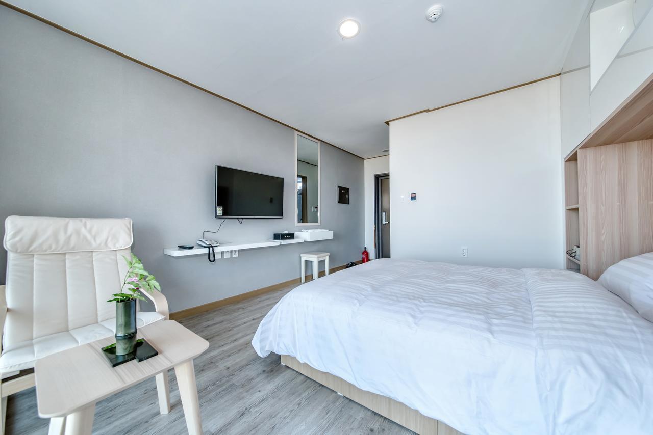 Go To Bed Resort Seogwipo Bagian luar foto